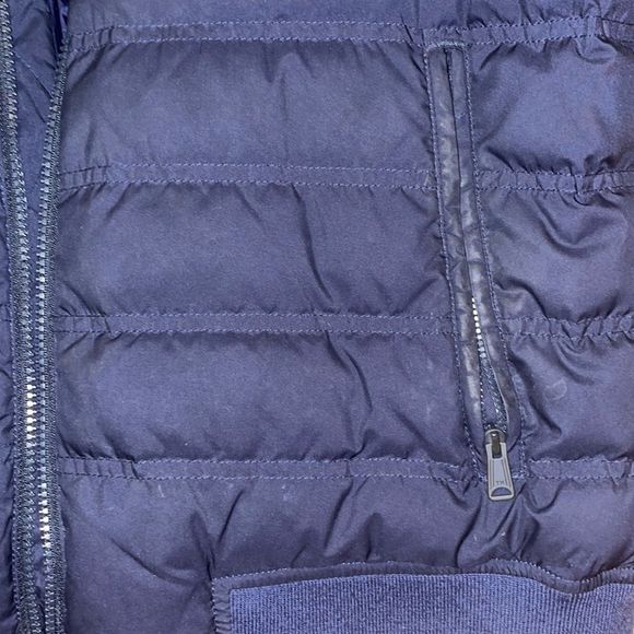 Used in great condition Tommy Hilfiger Men’s bomber in Dark Navy - Picture 4 of 5